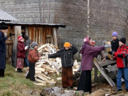 Православные паломничества - DSC03992 дрова (1).JPG