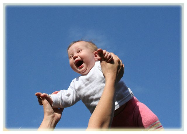 Исполнитель желаний - малышь на руках.jpg