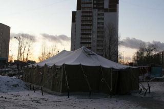 В Екатеринбурге сожгли храм  - Престольный праздник у стен сгоревшего храма._1.jpg