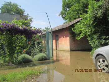 там,за сараями,ещё дома-и воды ещё больше..