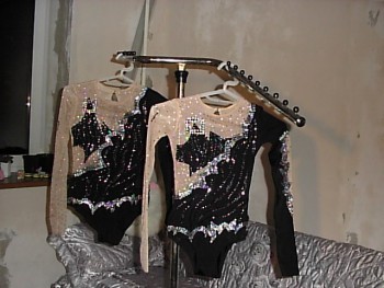 Прошу молитв именно сейчас -1 - Настя и Эля купальники.jpg