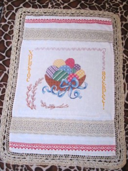 Вот такая стала. Кружево и обвязка блестят и переливаются на свету