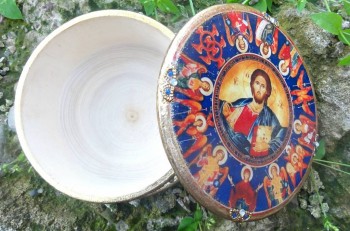 Это просфорница-для хранения просфор.