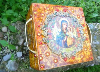 Короб для хранения святынь-четки, освященные масла и др.
