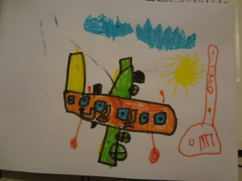 Летел в небе самолет... Дальше - долгая история про то, кто сидел в салоне самолета. Особое внимание - солнышку и облакам. Впереди - посадочная полоса. И оптимистичное завершение - самолет приземлился удачно.