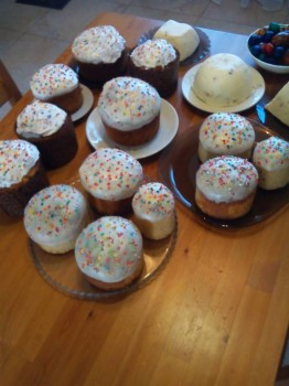 Все-таки белковая глазурь у меняя белее желатиновой.