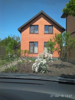 Осталось слева от дорожки прокопать , посеять газонку и будет порядок.