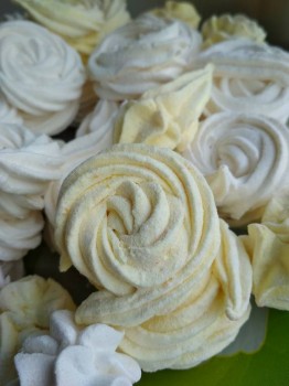 Это первые. Для цвета капля красителя пищевого.