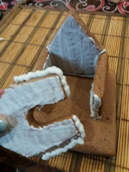 Строим пряничный дом - 0-02-05-0eaab5808cf2c638055a3b7d7ecbdb7551dabecba635421f8aba69a49b699e44_cd398ac2.jpg