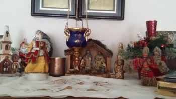 Моя куколка уже нашла себе место возле вертепа.