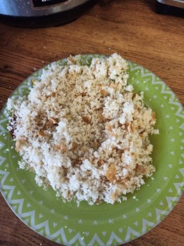 Белый хлеб перемолола и в этим обсыпала сформированные котлетки