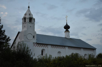 Теплая  Зачатьевская церковь, где проходят службы зимой