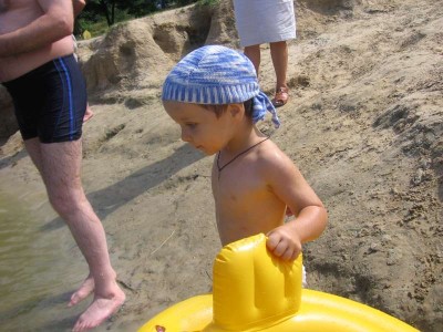 Это самая первая в жизни работа крючком еще и из головы, так что не сильно ругайте))