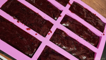 в такой можно и начинку для сырков, я замораживала измельченные ягоды для чая