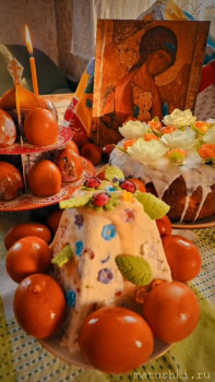 Куличи Выпекаем, украшаем, на стол подаем  - VideoCapture_20250418-194351.jpg