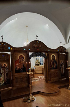 Храм в Вехно, куда каждый раз  приезжало много отцов послужить на дне рождения Батюшки