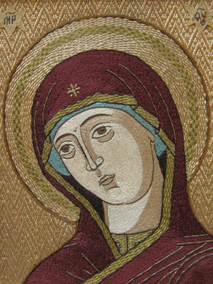 Богородица из Деисусного чина<br />лицевое шитьё (техника "в раскол")<br />Работа Дины Владимировны