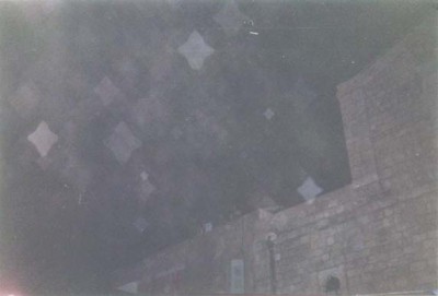 Чудеса православия - схождение благодатного огня . На фото появились кресты.jpg