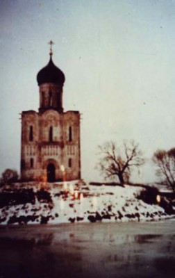 Чудеса православия - У храма Покрова на Нерли появились свечи.jpg