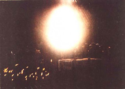 Чудеса православия - Во время ночного молебна над могилами монахов Серафима и Феогноста на горе Кизил-жар .jpg