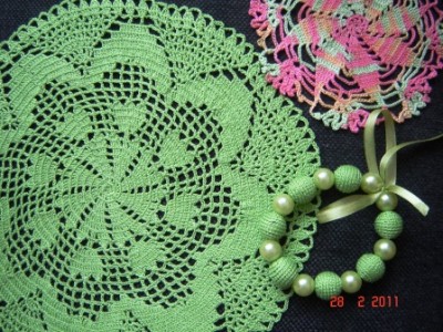 бусики в нагрузку к кислотной салфетке)))