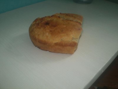 Вот такой у меня получился хлебушек. Детвора пощипала уже :)