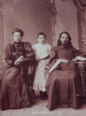 Спасительность платочка - священн3.jpg