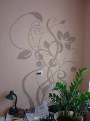 А здесь после прижимания коробок от кровати были грязные пятна, появилась такая идея их закрасить!