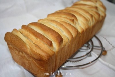 Это очень вкусный итальянский хлеб Pane al latte "Fisarmonica" . Его резать не надо, так ломтиками и отламывается