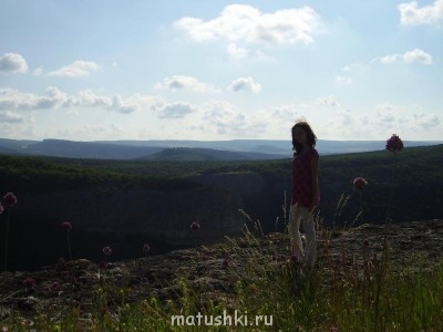 Таинственная тень и яркое небо