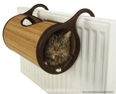 Кто там любит кошек? - на батарее.jpg