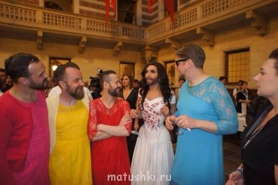 Как же достали уже извращенцы  - подружки.jpg