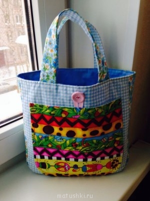 С этой дитё не расстается)) скоро до дыр затаскает))