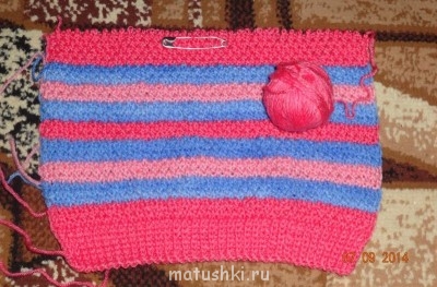 РАСПУСТИЛА.ОТМЕТИЛА БУЛАВКОЙ И НАЧАЛА ВЯЗАТЬ.