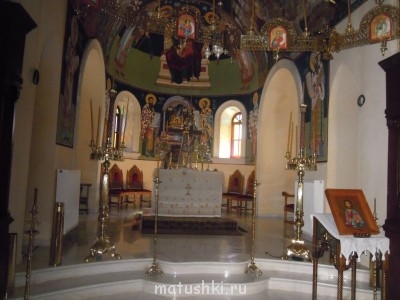 Монастырь Агарафу, удивительной красоты храм, в нем нет иконостаса, т.е. алтарной преграды.