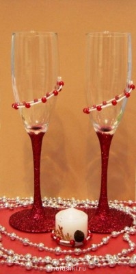 Еще попробовала украсить бокалы к зимним праздникам. Не себе.
