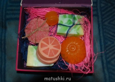 Наборчик, Лавандовое (с козьим молоком и ЭМ лаванды, можевеловое, апельсиновое и уж не помню какое, конечно начинка с маслом Ши и много чем)