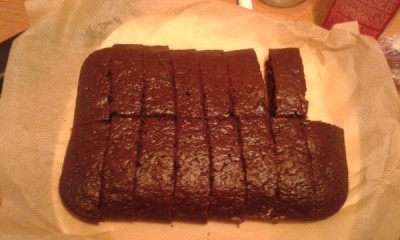 Ну а если тесто влить в одну большую форму получается коврижка