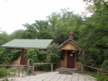 Вход в пещеры