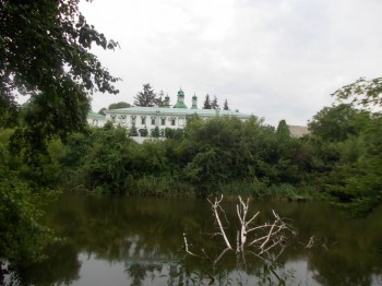 В далеке остаеться монастырь....ох лучше бы мы не отходили.