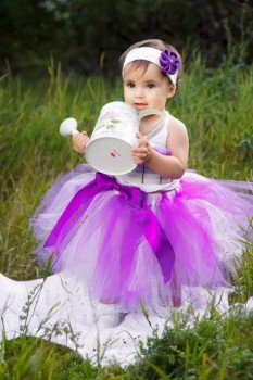 Это я делала для дочки на годовасие юбку, маечку декорировала, жаль, ее не видно, и повязка с канзаши.