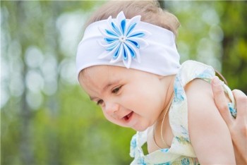 Это первая проба канзаши, тоже для дочки.