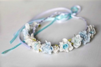 Цветочки брала готовые, собрала их просто в венок.