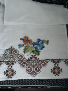 этот ещё вышивается.