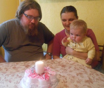 тортик нам, свечка - Ване на радость ))